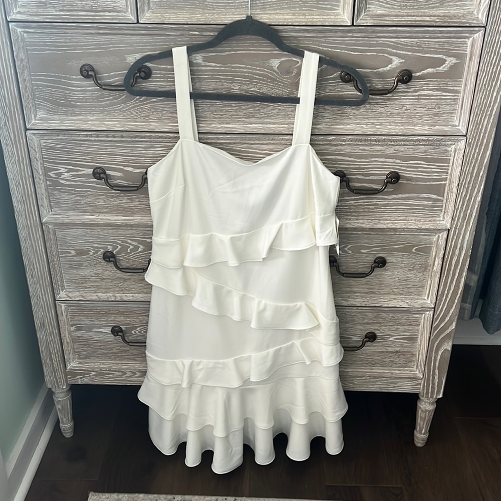 Alexia Admor ivory dress